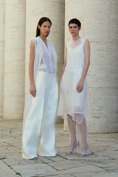 Look 24